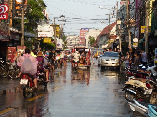 Une rue de Chiang Mai, pendant Songkran 2012