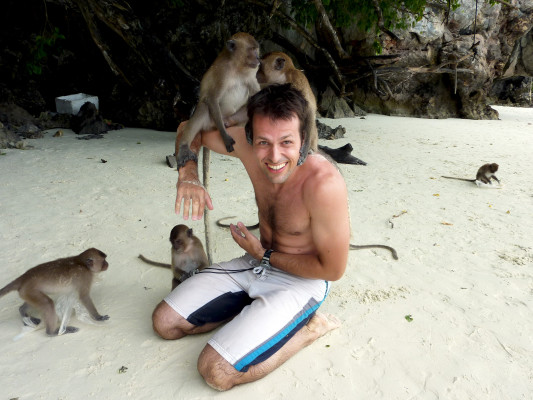 Jérôme sur l'île de Koh Phi Phi, en Thaïlande (photo prise par Sarah Descoteaux)