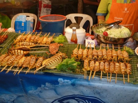 Manger dans la rue: bon au goût et bon pour le budget. 