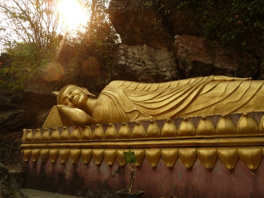 Statue de Bouddha sur la colline Phu Si, Luang Prabang (Laos)