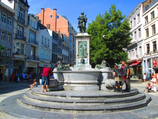 La Vierge à l'Enfant, Liège