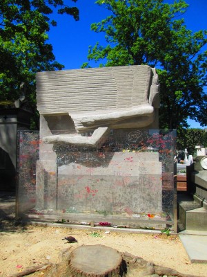 Tombe d'Oscar Wilde, cimetière du Père-Lachaise, Paris