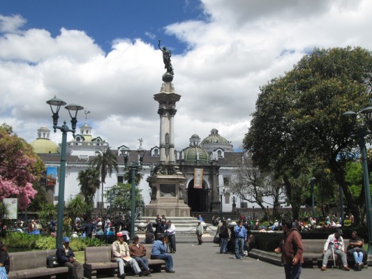 Plaza Grande, avec en arrière-plan la cathédrale