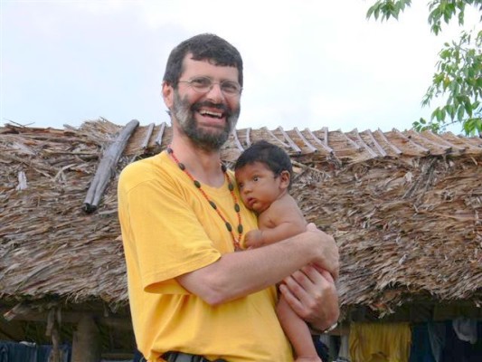 Avec un bébé warao dans le delta de l'Orénoque (photo prise par Marie-Christine Martin)