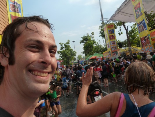 Songkran, à Chiang Mai, Thaïlande (avril 2012). Mon moment préféré de mon tour du monde.