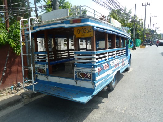 Songthaew, dans la ville de Phuket, Thaïlande