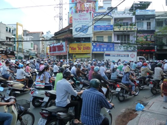 Nuée de motos à Hô-Chi-Minh-Ville