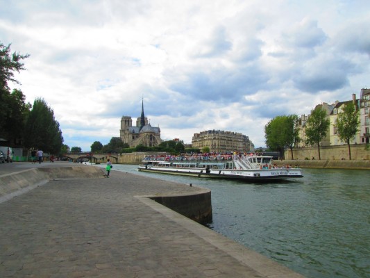 Bateau sur la Seine, à Paris