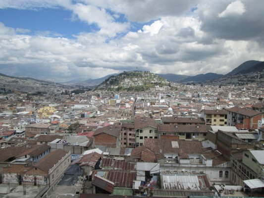 Vue de Quito, depuis la Basilica Voto Nacional