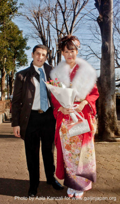 Aala-au-Seijin-no-hi-jour-des-adultes-à-Tokyo-avec-amie-Chisaki-(photo prise par les parents de Chisaki-janvier 2012)