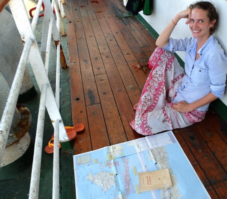 Anne sur un  ferry sur la mer des Célèbes, en Indonésie, à l'été 2013 (Crédit photo:  inconnu)