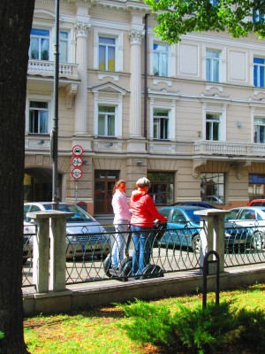 Des Segways à Vilnius. Je suis fasciné par les Segways.