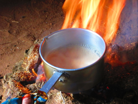 On rate un train et on se retrouve dans un village perdu du Madhya Pradesh à préparer du thé chaï.