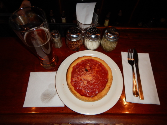 Pizza « deep dish » à la saucisse, Uno Pizzeria & Grill