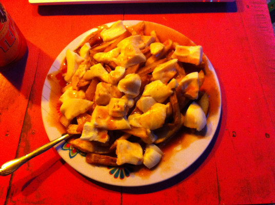 Poutine de Valladolid, avec fromage Oaxaca.
