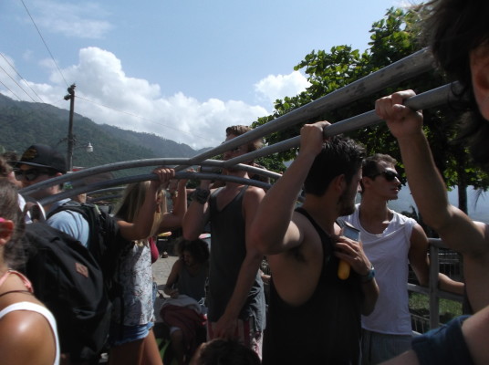 Entassé-es comme du bétail... en route vers Semuc Champey.