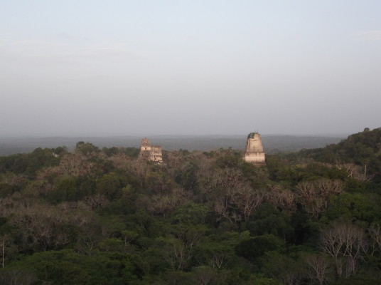 Le soleil se couche sur Tikal...