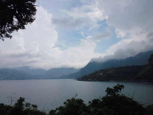 Vue du lac Atitlan, depuis le Cerro Tzankujil