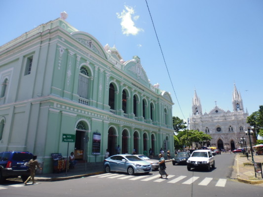 Teatro Nacional et Cathédrale, Santa Ana