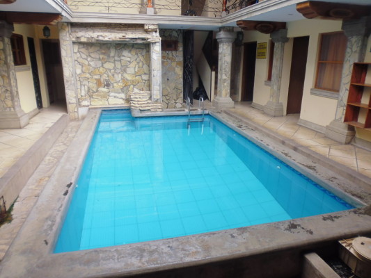 La piscine de la formidable auberge Hostel Oasis
