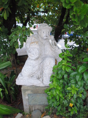 Une des sculptures du malecon de Quepos