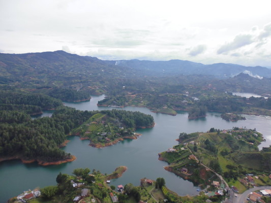 Vue depuis la Piedra del Peñol