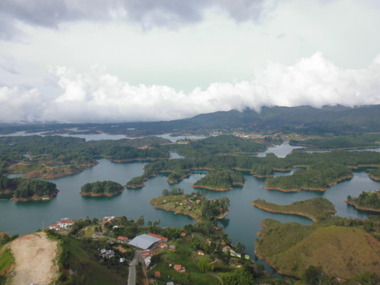 Vue depuis la Piedra del Peñol