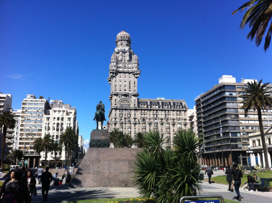 Plaza Independendcia de Montevideo