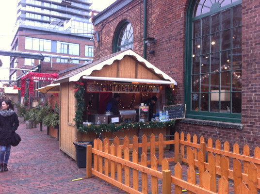 Poutine au Marché de Noël. Le combo parfait.