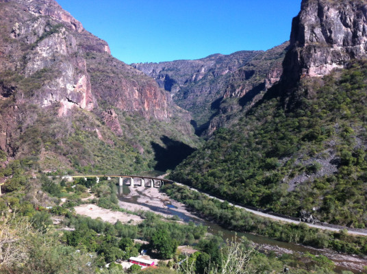 Paysage depuis le train Chepe, au Mexique