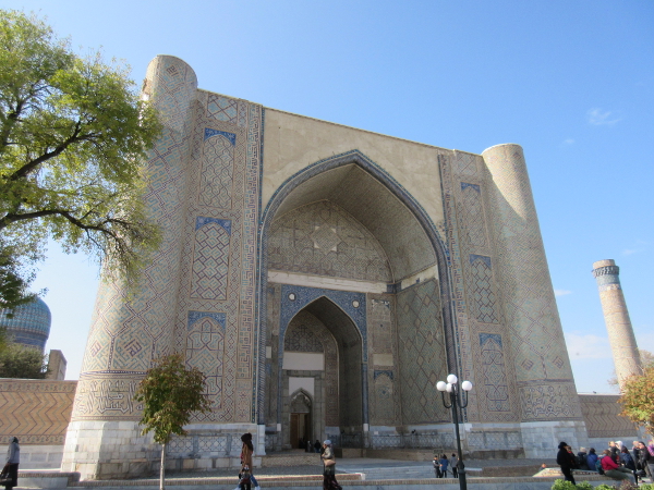 Entrée de la mosquée Bibi Khanym