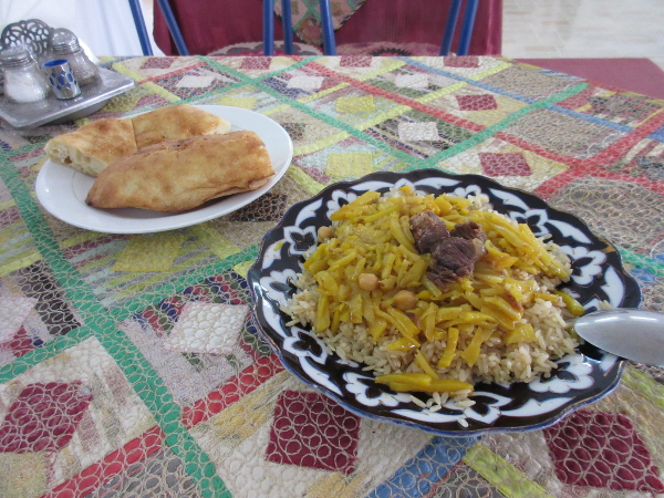 Une assiette de plov