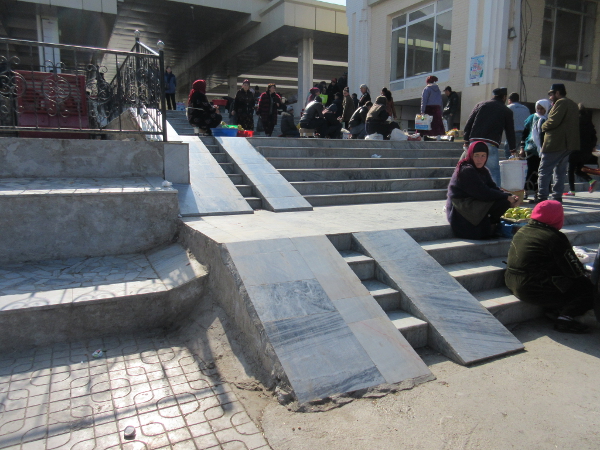 Rampe d'accès au bazar Siyob